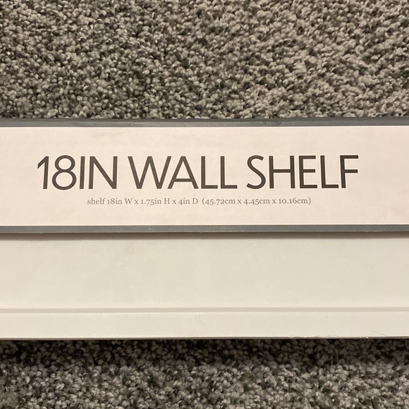 18” wall shelf - Picture 2 of 2